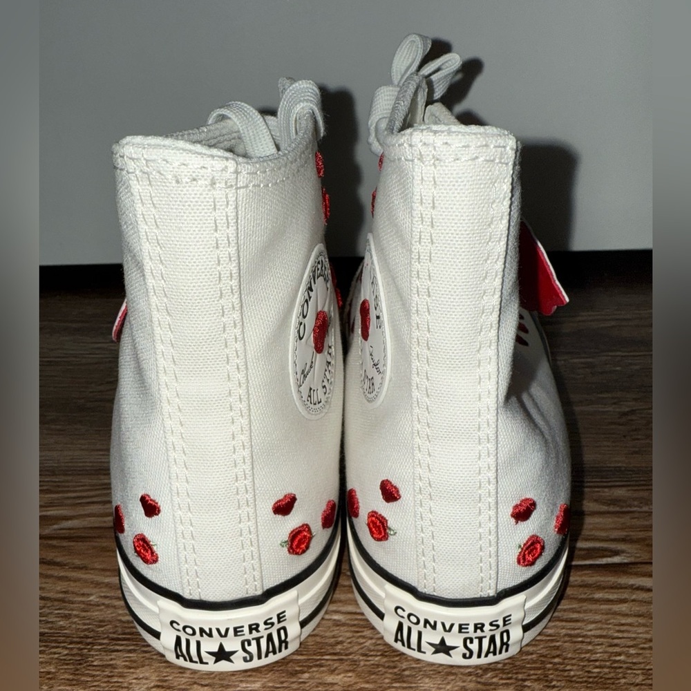 Women’s Chuck Taylor High Top Sneaker❤️ - Picture 4 of 8